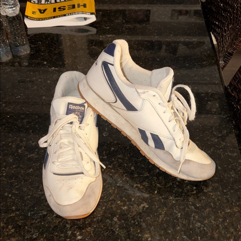 Reebok Men's Classic White and Navy - Size 12 US